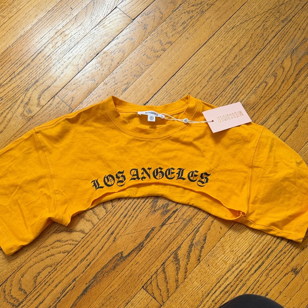 Missguided Graphic cut out Crop Tee - Yellow
